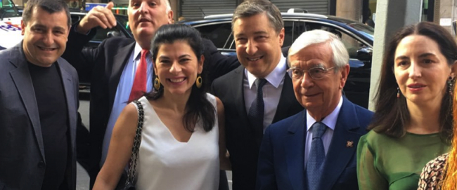 José Andrès réuni avec les chefs espagnols du Fifty Best 2016 à New York en juin 2016 ( cravate rouge )