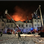 Le Château de Divonne-Les-Bains sous les flammes