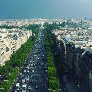 En projet : le toit-terrasse du 52 de l’avenue des Champs-Elysées, 1000 carrés et un restaurant de 450 places avec des chefs du monde entier