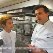 Ces cuisiniers japonais qui réussissent à Paris …  » Parce que la Capitale de la cuisine Française, c’est à Paris, en France pas au Japon »