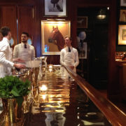 Londres : au Ralph’s Coffee and Bar, le flagship Polo Ralph Lauren signe un bar cosy et charmant