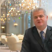 5 questions à Denis Courtiade – Directeur du restaurant « Alain Ducasse au Plaza Athénée »