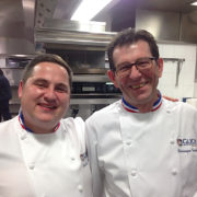 Dominique Toulousy et Benoît Carcenat – les deux chefs MOF qui veillent à la qualité culinaire de l’école Hôtelière Suisse de GLION