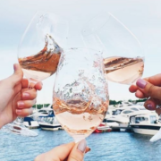 Le vin rosé va t’il manquer cet été ? – dans les restaurants le rosé est devenu la boisson branchée, les prix peuvent s’envoler.