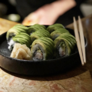 Des chefs français étoilés se lancent dans l’ouverture de restaurants asiatiques – Des chefs japonais s’installent en France pour faire de la gastronomie française