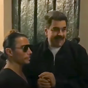 Maduro le Président Vénézuélien se régale à table chez Salt Bea, pendant que son peuple manque de nourriture