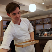 Daniel Calvert cuisine la tradition française au restaurant Belon dans le quartier de Soho à Hong Kong –