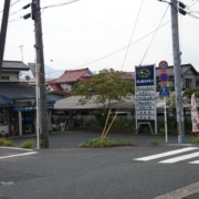 Japon – Son restaurant de nouilles Ramen installé dans son garage de vente de véhicules d’occasion décroche un BIB Gourmand