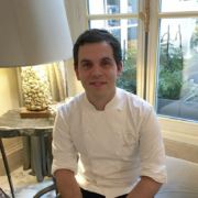 Rencontre avec Pablo Gicquel, le chef pâtissier de l’Hôtel de Crillon : « Mes 3 missions sur place : plaire aux clients, motiver les équipes, et être épanoui »