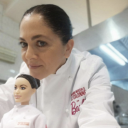 Quand la chef italienne Rosanna Marziale découvre la poupée Barbie à son effigie