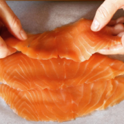Le saumon de Norvège bourré de produits toxiques, le gouvernement reconnait qu’il peut être dangereux pour la santé