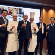 En visite au Japon le Maire de Lyon Gérard Collomb célèbre la Gastronomie Française