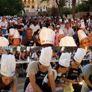 Marseille – Challenge relevé et record battu pour le plus grand cours de cuisine qui a réuni 1000 personnes