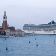 Croisières et Paquebots Géants – après les derniers incidents de Venise, plusieurs ports sont décidés à réagir contre ces pollueurs