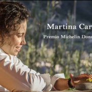 La chef Martina Caruso ( Femme chef au guide Michelin 2019 )  cuisine sur son archipel volcanique des Éoliennes en Sicile
