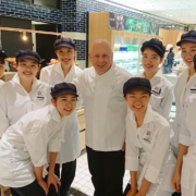 Le chef Thierry Marx ouvre sa première boulangerie à l’étranger – destination Japon toute !