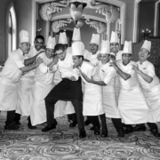 Les chefs et leurs équipes de cuisiniers vous adressent leurs  » Meilleurs Voeux « 