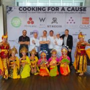 Chris Salans ( Mozaic à Ubud ) réunit 5 chefs pour un dîner à Bali au W hôtel pour une bonne cause