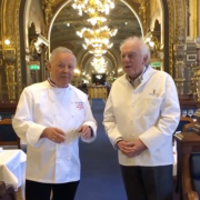 Georges Blanc et Michel Rostang étaient en cuisine au Train Bleu à Paris pour un 4 mains à la Gare de Lyon à Paris