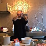 Le chef Italien Massimo Bottura lance « Kitchen Quarantine », une émission culinaire sur Instagram TV