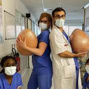 Le chef Cédric Grolet et ses équipes ont produit des œufs XXL pour Pâques pour le personnel soignant