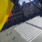 Un « Cimetière » de 600 vestes de chefs cuisiniers sur la Grand Place à Bruxelles, un dernier appel au secours de la restauration
