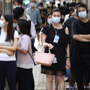 Hong Kong ordonne la fermeture des restaurants et le port du masque obligatoire dans les espaces publics