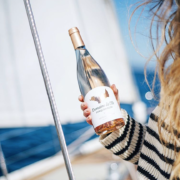 Chanel a produit sa première récolte de vin rosé de provence