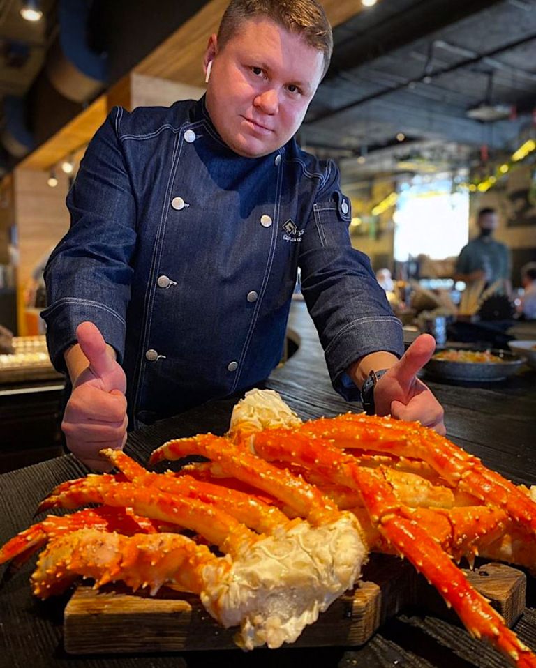 Depuis Novosibrisk en Russie, le chef Dmitrii Garifulin prépare le