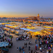 Pour ceux qui pensaient pouvoir passer les fêtes d’années à Marrakech, Tanger ou Agadir, le royaume a décidé d’imposer un couvre-feu et de fermer les restaurants et bars