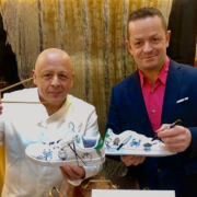 Brèves de Chefs – Chef et Star sur Instagram, Yannick Le Callet personnalise des chaussures pour les chefs, Alan Geaam version Street Food Libanaise c’est pour bientôt, 100 ans pour La Foucette des Ducs du chef Nicolas Stamm, ….