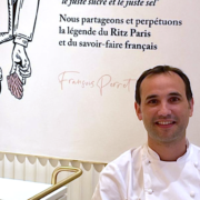 Découvrez les premières images des pâtisseries proposées par le chef François Perret à la boutique « Le Comptoir » – Ouverture le 7 juin