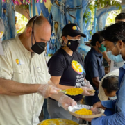 Le chef José Andrès en Inde pour soutenir la population et les soignants face à la pandémie et au variant indien