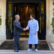Jean Imbert succède à Alain Ducasse en tant que chef de l’ensemble des cuisines du Plaza Athénée