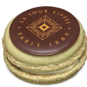 Ce vendredi à la Tour Eiffel le chef Pierre Hermé lance une gamme de Macarons dédiés à la Dame de Fer