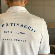 Cyril Lignac ouvre demain sa pâtisserie à Saint-Tropez – découvrez les premières images