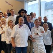 « La Meilleure Brigade de France » le concours de cuisine signé Gilles Goujon se tenait ce début de semaine à l’école de cuisine Ferrandi – restaurant O&A à Tours remporte « La Brigade d’Or 2022 »