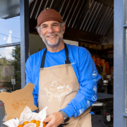 Ce chef français a plaqué la cuisine compliquée des grands hôtels pour créer un snack, face au succès, il le franchise …