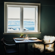 Iceberg, étoile et restaurant – Echappée belle et fraiche au Groenland, chez le chef féringien Poul Andrias Ziska, deux étoiles au Guide Michelin, qui a déplacé KOKS à Illimanaq.