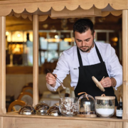 Annecy – le chef Yoann Conte et son pâtissier Max Martin proposent un atelier sucré pour des cours de pâtisserie ouverts à tous