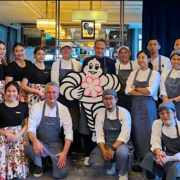 Pour fêter son étoile Michelin le chef Thierry Drapeau a réuni, à son restaurant de Bangkok, ses amis chefs pour un repas à 10 mains