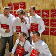 Les chefs du Sud reçoivent leur plaque Michelin millésimée 2023 à Saint-Tropez