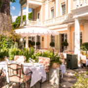 Le restaurant Laurent révèle son nouveau jardin secret sur les Champs Élysées.