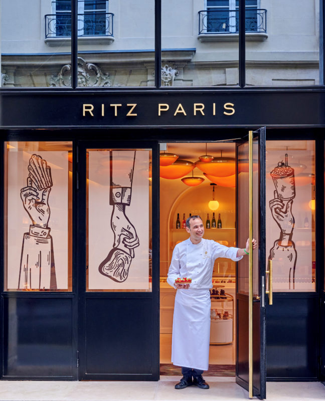 L’attribut alt de cette image est vide, son nom de fichier est Ritz-Paris-Le-Comptoir_-@Bernhard-Winkelmann-648x800.jpg.