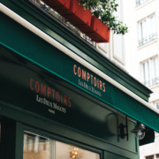 Il y a Les Deux Magots et… Les Comptoirs des Deux Magots, la nouvelle adresse pour une restauration sur le pouce so parisienne