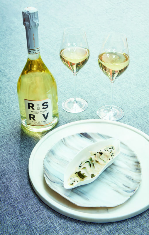 L’attribut alt de cette image est vide, son nom de fichier est Huatre-dans-sa-tendre-coquille-sauce-beurre-blanc-caviar-osciatre-_RSRV-Blanc-de-Blancs-2015-508x800.jpg.