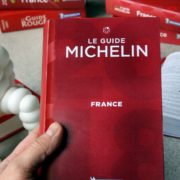 La double face des étoiles Michelin : entre gloire et écueil pour les restaurateurs