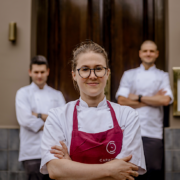 Londres – Interview de la cheffe Emily Roux, nouvelle étoilée au guide Michelin 2025 – « Pour tout le milieu de la restauration, c’est très compliqué actuellement. »