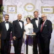 Les chefs Alain Ducasse honoré à Monaco lors de la soirée du The Summit du Forbes Travel Guides