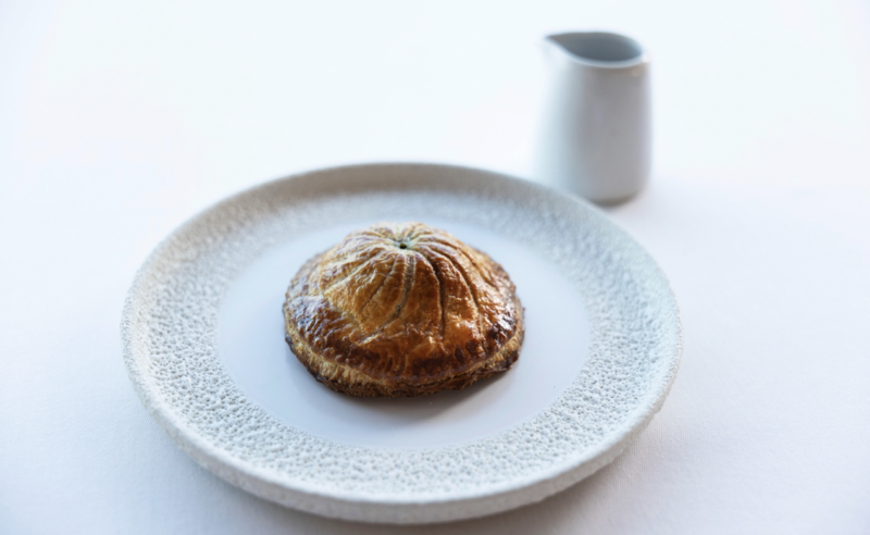 Une image contenant assiette, produits de boulangerie, Snack, table

Description générée automatiquement